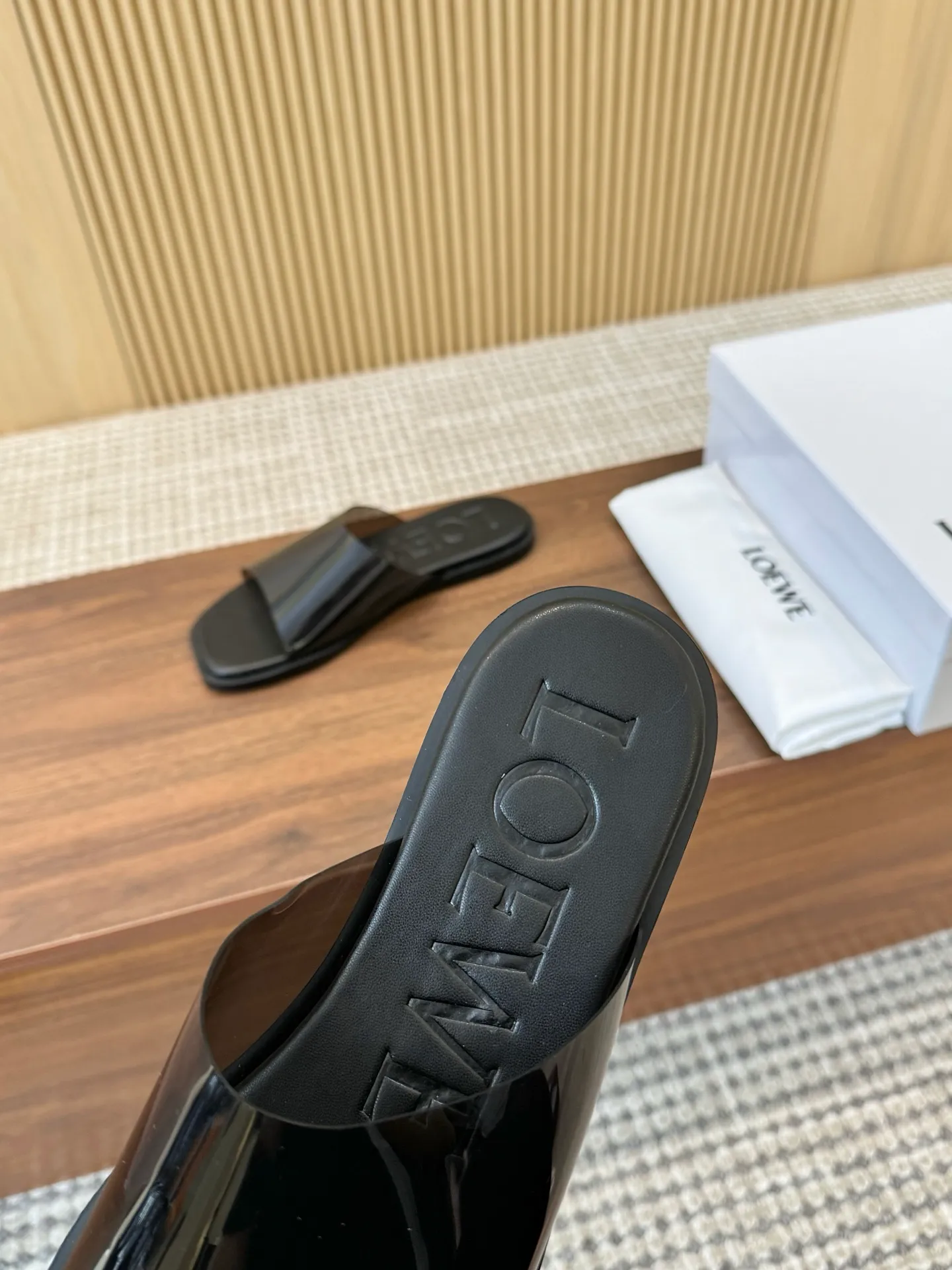 👟👟Ex-factory price 340👟👟 LOEWE 25th season latest style, 4 colors optional, leather sole plus 40